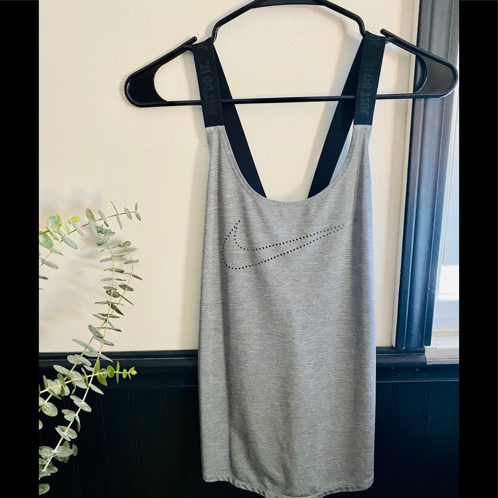 Nike criss-cross back tank 💪🏼